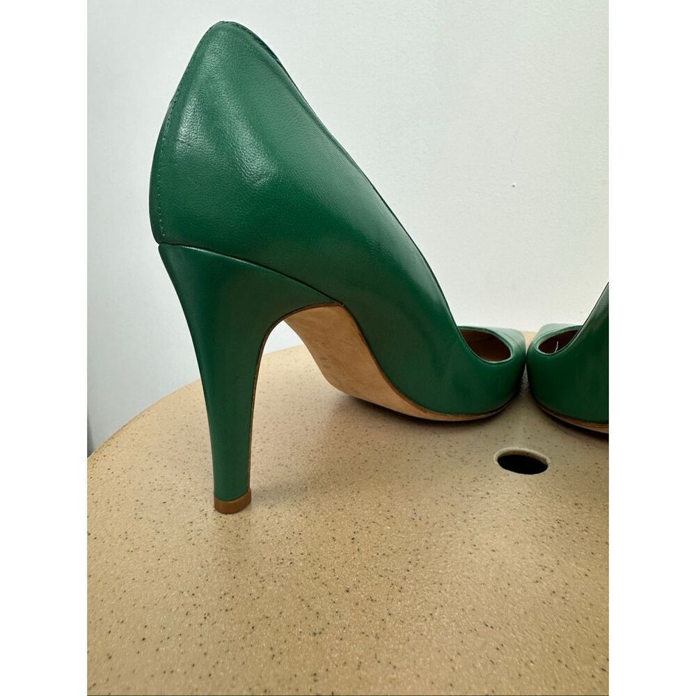 Manolo Blahnik Women’s Leather Kelly Green Leather Point Toe 3.5” Pumps - Picture 10 of 16